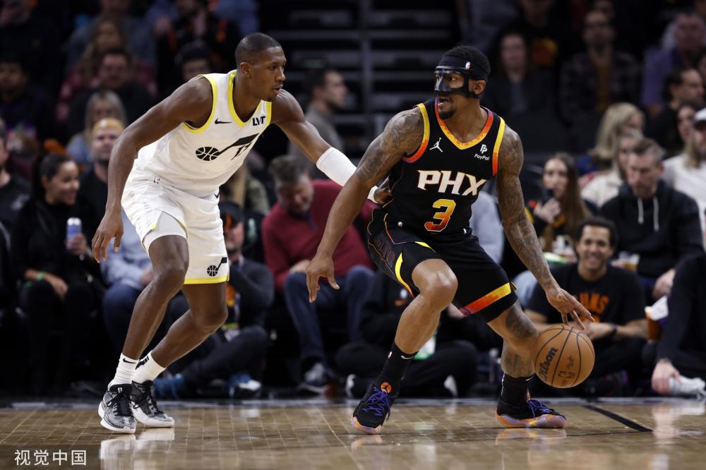 观众翘首以 观众翘首以